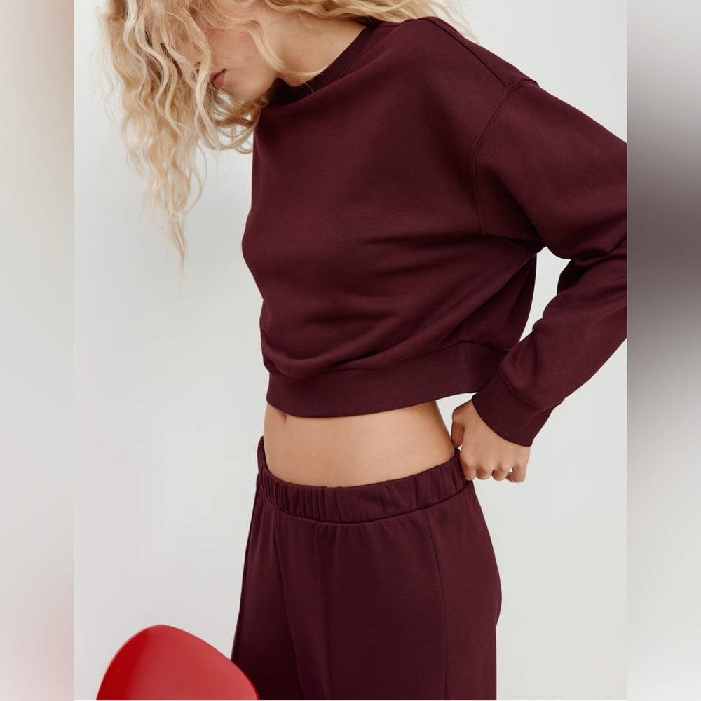 Like new! H&M 2 Piece Set - Burgundy Sweatpants and Sweatshirt